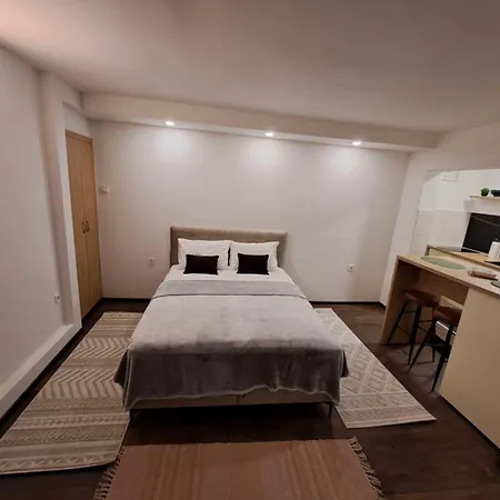 Ae Apartment *